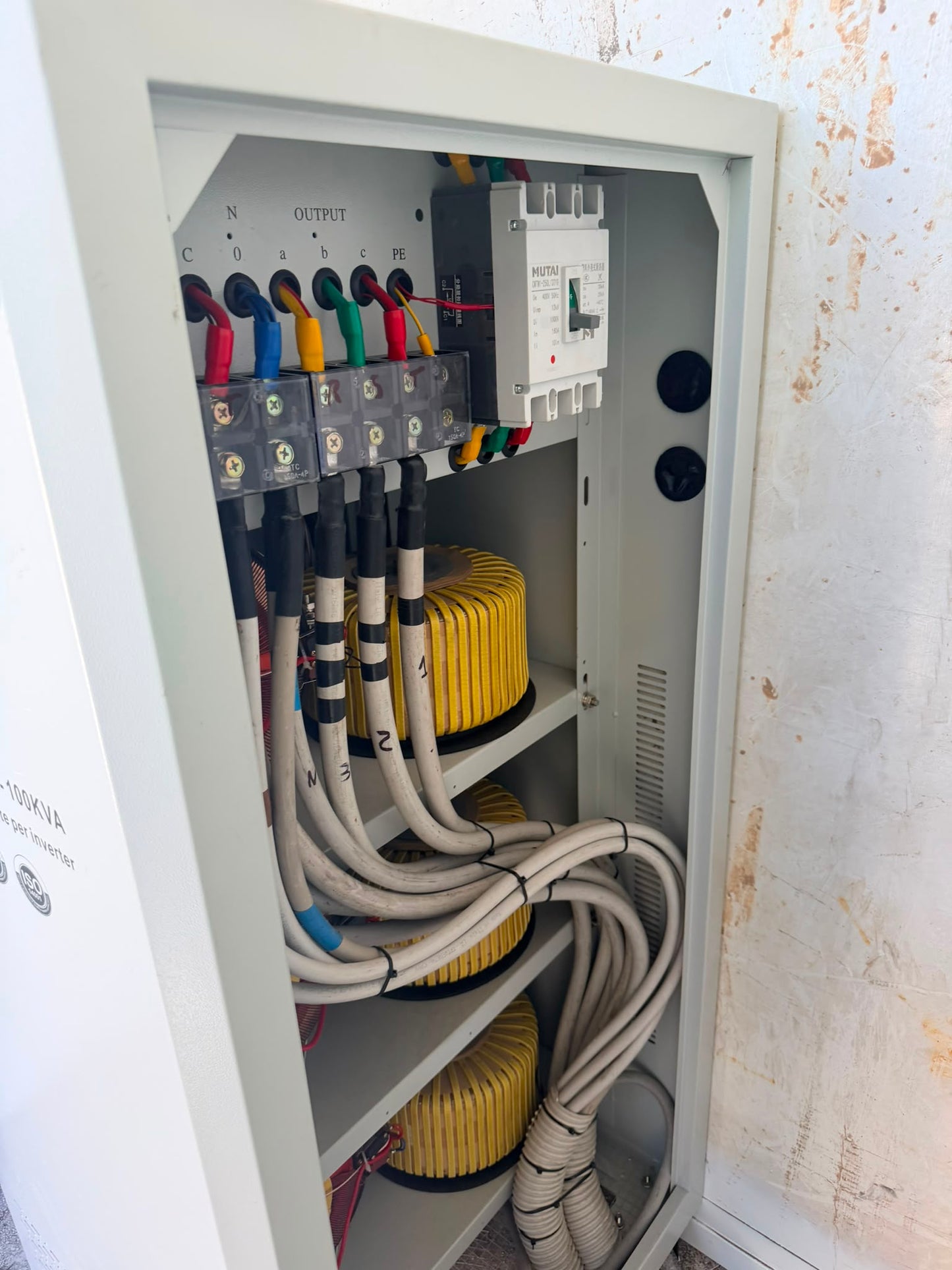 Stabilizzatore di Tensione Trifase 100 kVA KYA Electric – Con Montaggio Incluso in Sicilia